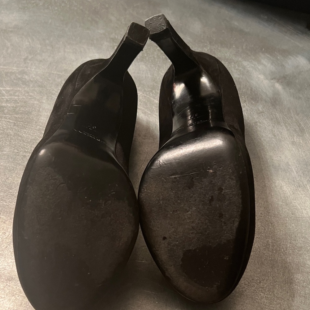 Yves Saint Laurent Black Pumps with Gold Detail - Picture 4 of 7